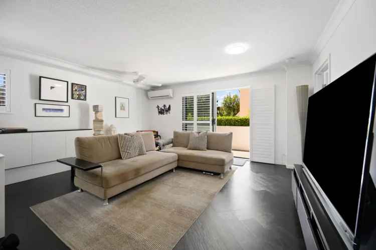 Stylish Spacious Ground Floor Apartment Near Broadwater