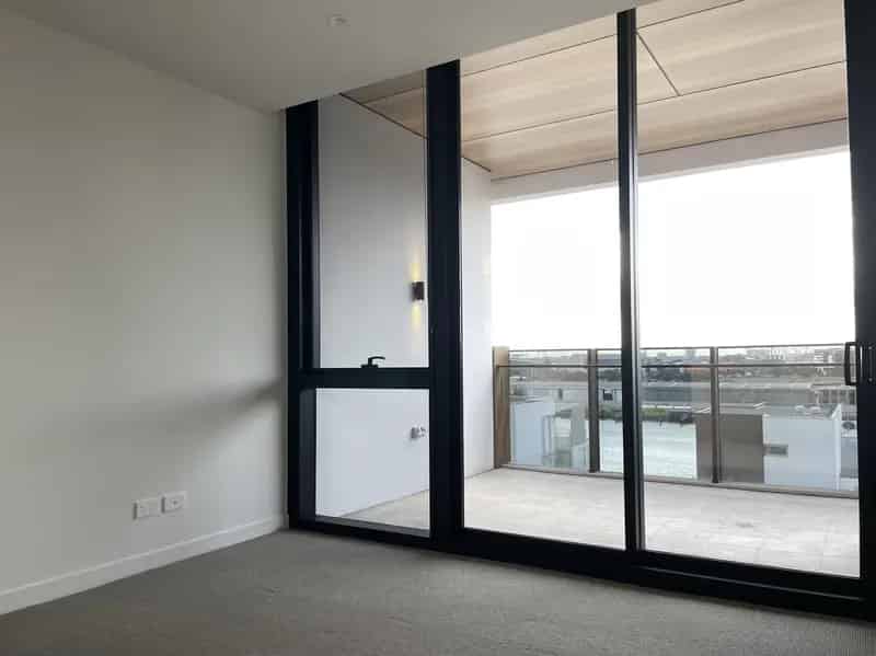 Rent Luxurious Apartment with Amazing Views in Melbourne with Sky Deck