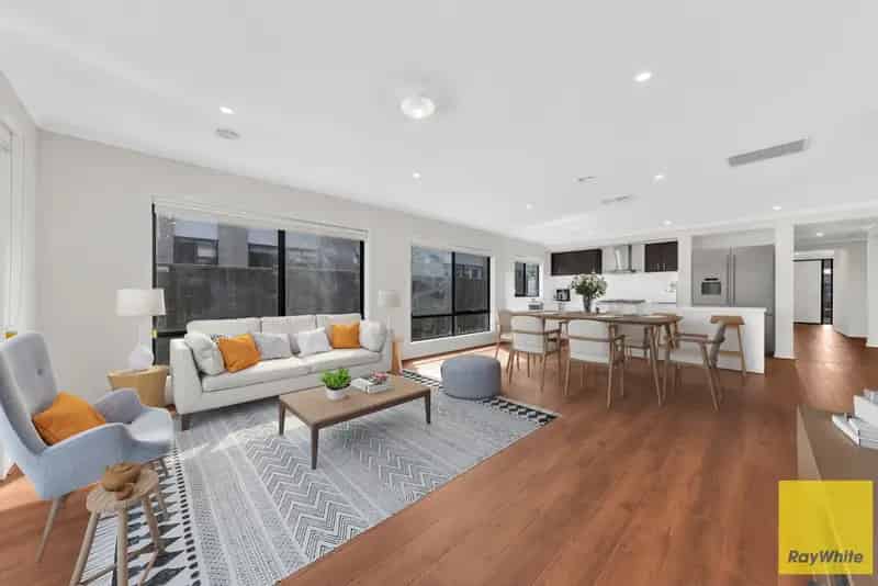 BEAUTIFUL FAMILY HOME IN THE HEART OF WERRIBEE !!
