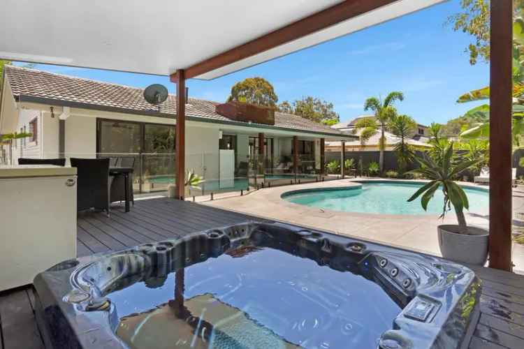 Entertainer in the Heart of Burleigh Heads