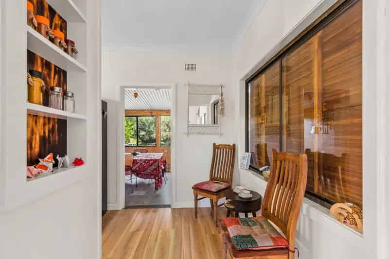 Versatile & Stylish Lake Heights Living