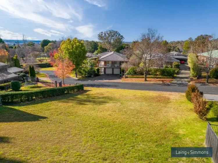 A Prime 833sqm Approx Parcel Of LandLast Available In A Tightly Held South Hill Cul-De-Sac. Create A Bespoke Family Lifestyle Or Premium Investment