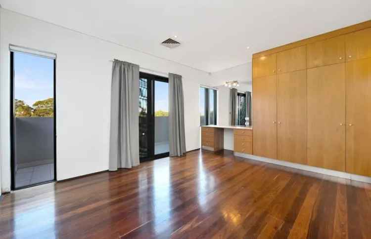 4 rooms house of 175 m² in Sydney