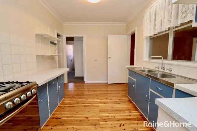 House For Rent in Bathurst, New South Wales