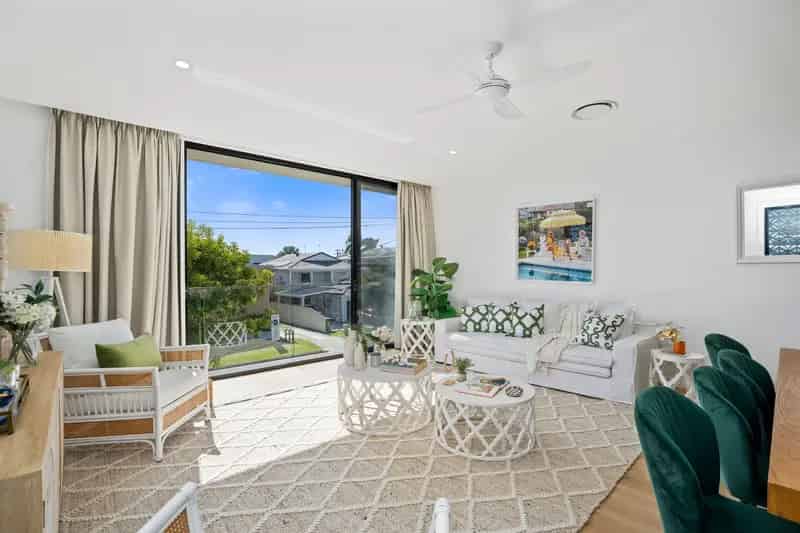 Stunning Coastal Villa in Prime Sea Side Location! Dual Living with Separate Retreat Downstairs