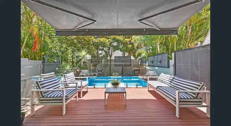 Real Estate For Lease - 1/25 Pine Avenue - Surfers Paradise , QLD