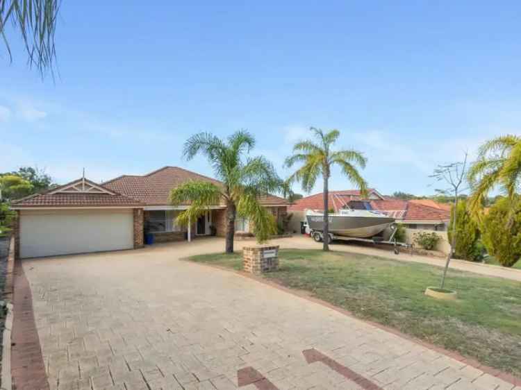 Family Home with Pool and Large Rooms