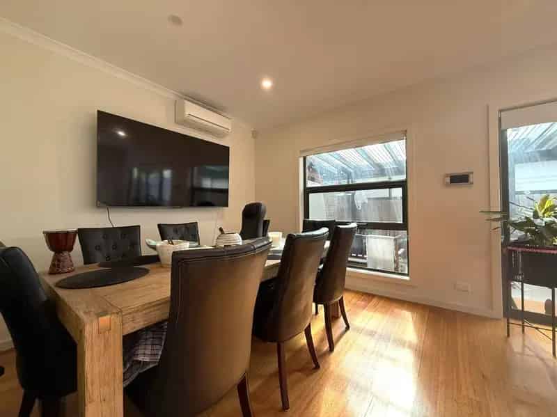 Fully Furnished Effortless Lifestyle In A Great Location- 6 Months lease with optional extension