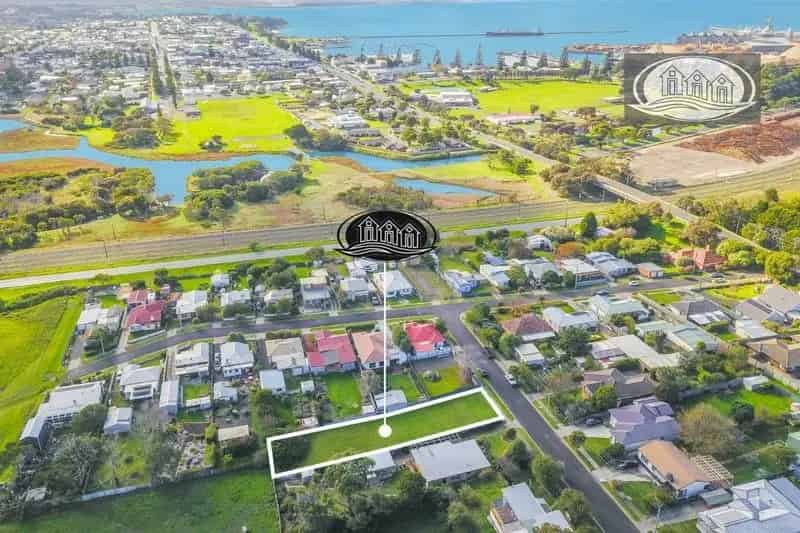 buy land in Portland with approved plans for 3 townhouses