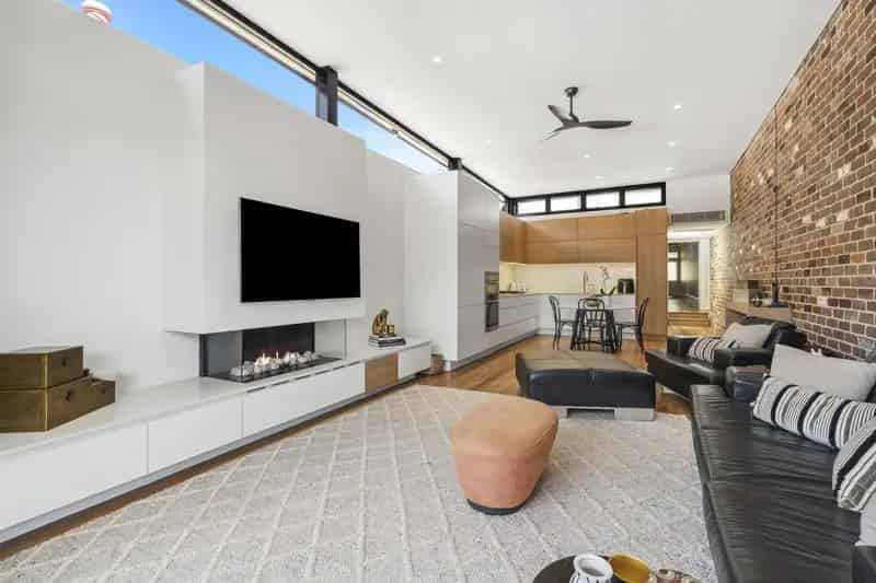 Lease Stylish Semi-Detached House in Chatswood with Garden and Studio