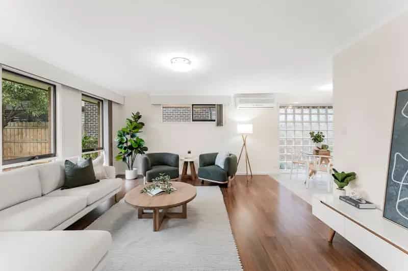 STYLISH AND LOW MAINTENANCE IN PRIME LOCATION