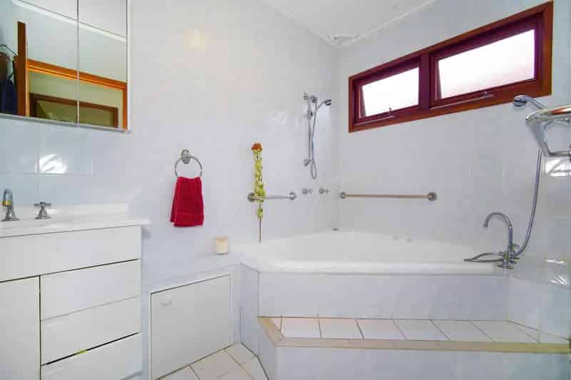 Real Estate For Lease - 21 Zelang Avenue - Figtree , NSW