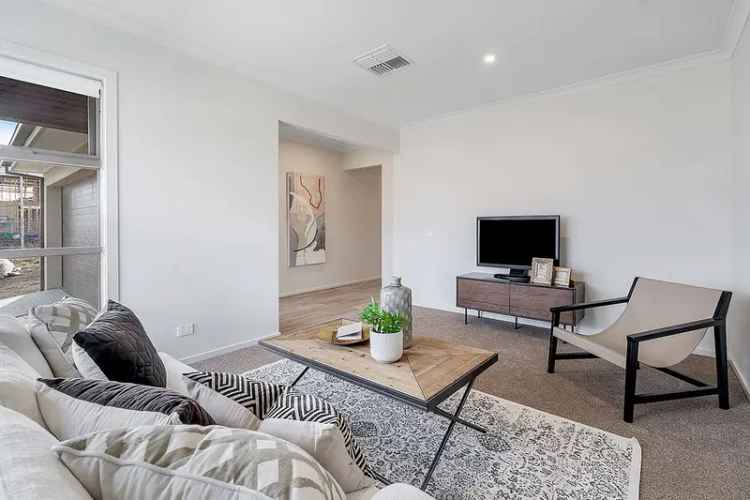 Rent Modern Family Home with 4 Bedrooms Near Craigieburn Central