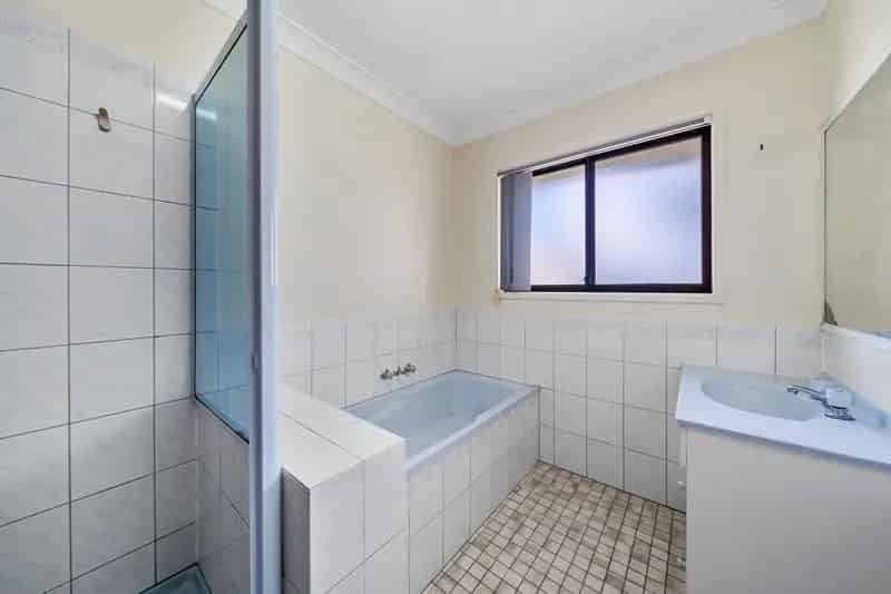 Spacious 3-Bedroom Home in a Quiet Eagleby Location!