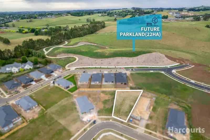 Buy land in Parkside Estate with 652m2 block for dream home