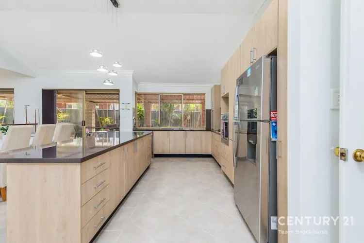 1093sqm Family Home 5 Bed 2 Bath Pool Workshop Thornlie