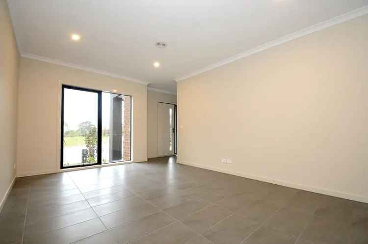 Bayside Beauty Modern Townhouse Near Frankston Station