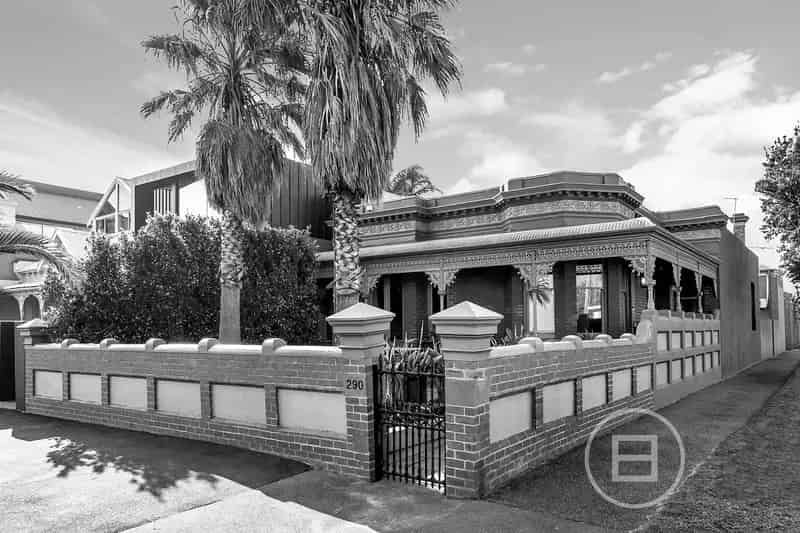 Buy Beachfront Property with 4 Bedrooms and Bay Views in Middle Park