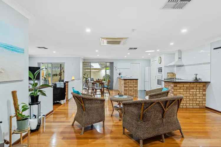 Family Home with Pool in Dudley Park