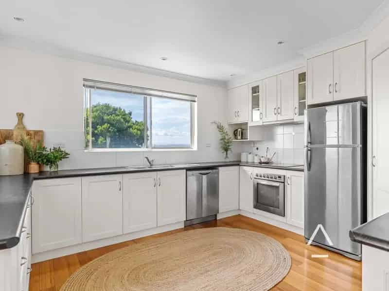 House for Sale in Bridport with Stunning Views and Spacious Living
