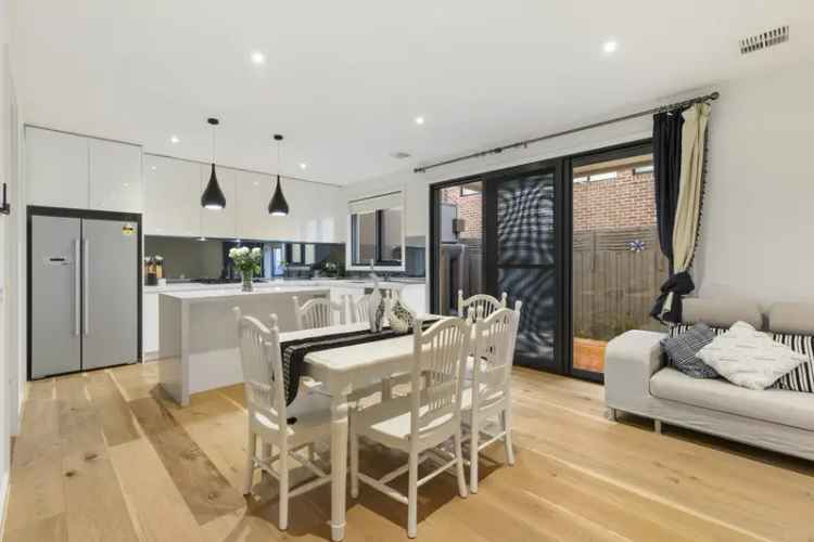 Luxury 4-Bedroom Home in Yarra Bend Estate Melbourne