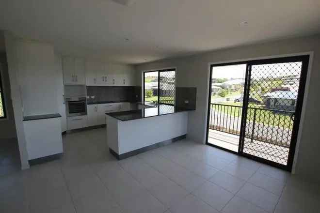 Ultra Modern Townhouse Near Beach 4 Bed 2 Bath