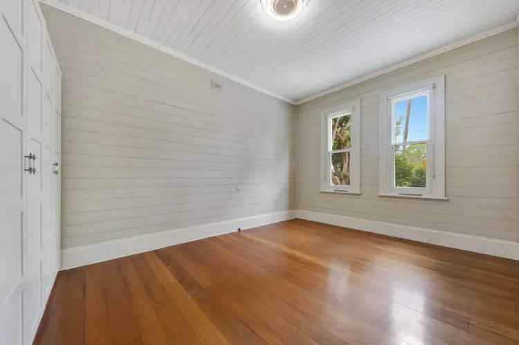 Lease Family Home in Beecroft with 3 Bedrooms and Modern Amenities