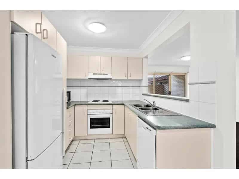 2/19 Atchison Street, Wollongong