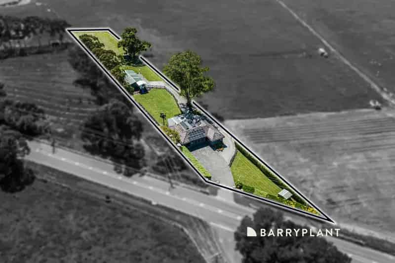 Buy Lifestyle Property with Stunning Views in a Contemporary Style Home