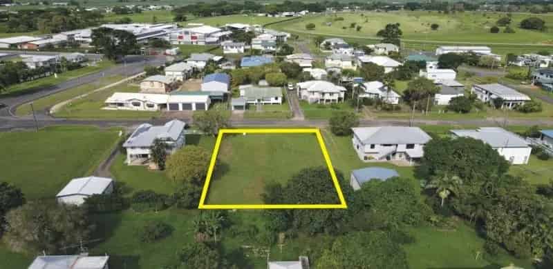 1,012 SQ.M. (1/4 ACRE) BLOCK - NO KNOWN FLOOD ON BLOCK SINCE AT LEAST 1977 !
