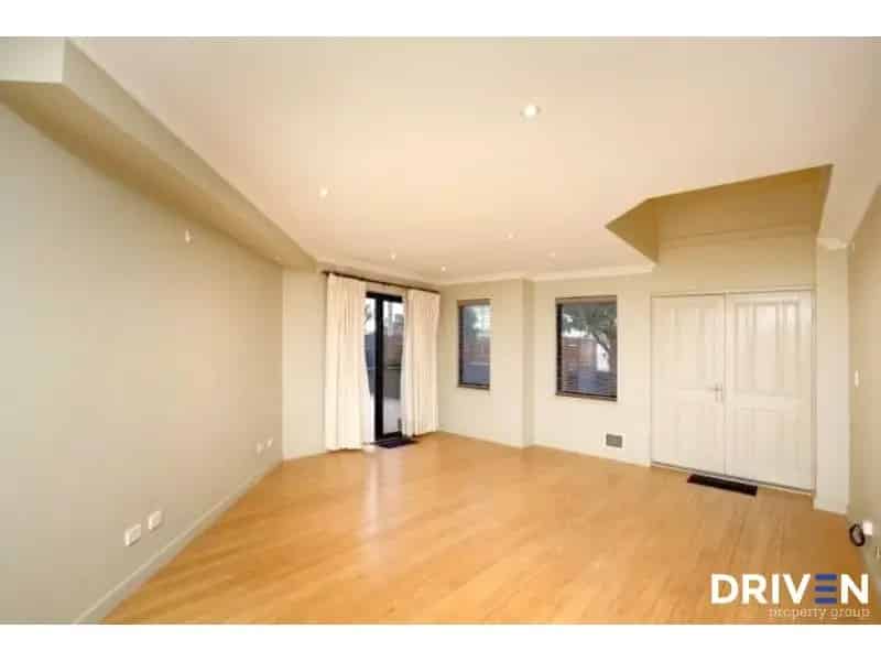 Welcome To 105 Walcott St!