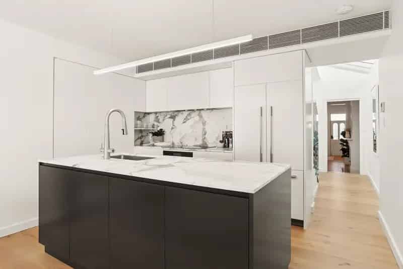 Light-Filled Home Freshly Evolved to the Finest Standards
