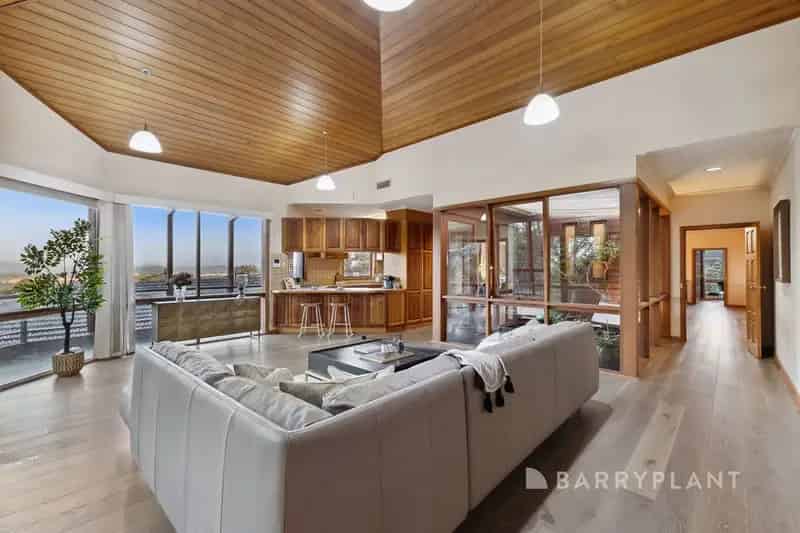 Sprawling 2-Storey Family Home with Breathtaking Dandenong Ranges Views.