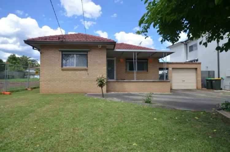 44 Scott Street, Toongabbie NSW 2146 - House For Lease