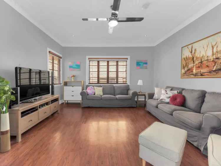 Secure Your Slice of Wavell Heights: Lifestyle, Location, Legacy!