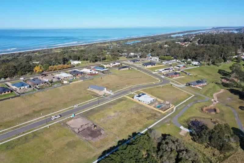 Buy Coastal Allotment in Lakes Entrance with Perfect Beach Access
