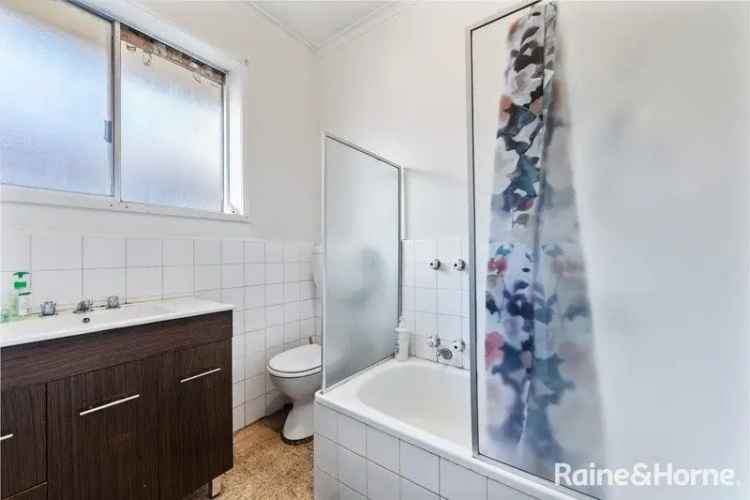 1 Bedroom West Footscray Apartment - Open Parking