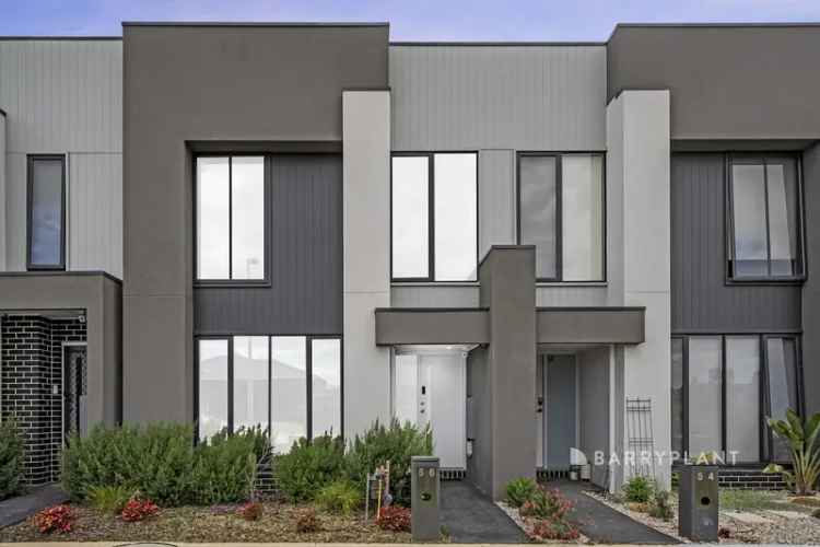 Modern 3-Bedroom Townhouse in Berwick