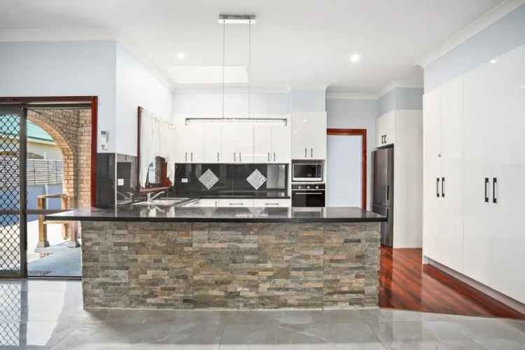 Coastal Living Home  Near Windang Beach Perfect for Downsizers and Retirees