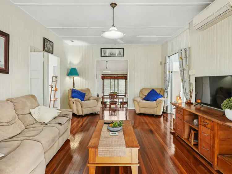 Classic Queenslander with Modern Comforts Family Home