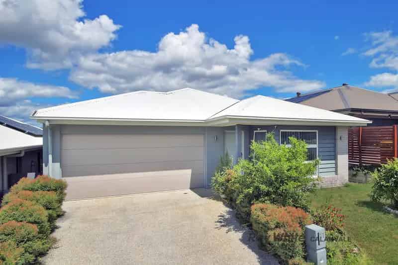 Ex-Display Home with 2.6m Ceiling Height Sitting on Top of the Hill!