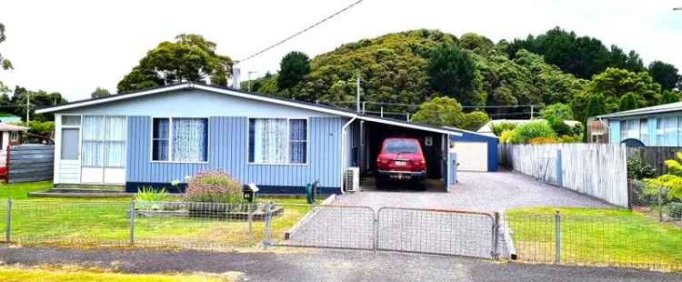 Zeehan Family Home 3 Bed 2 Bath Huge Shed