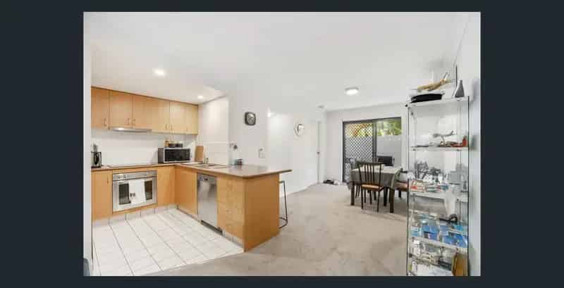 2-BEDROOM UNIT SHORT WALK TO BROADWATER