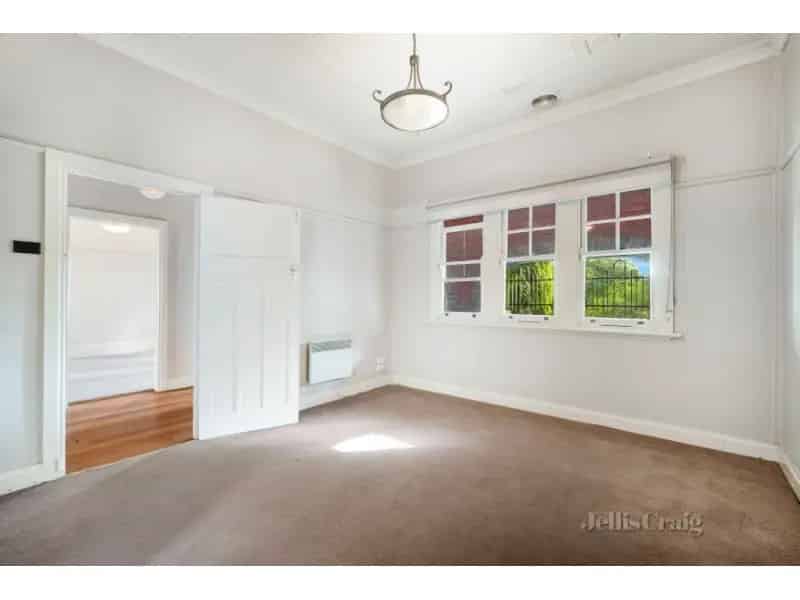 Charming Central Home In Prime Lydiard Street Location