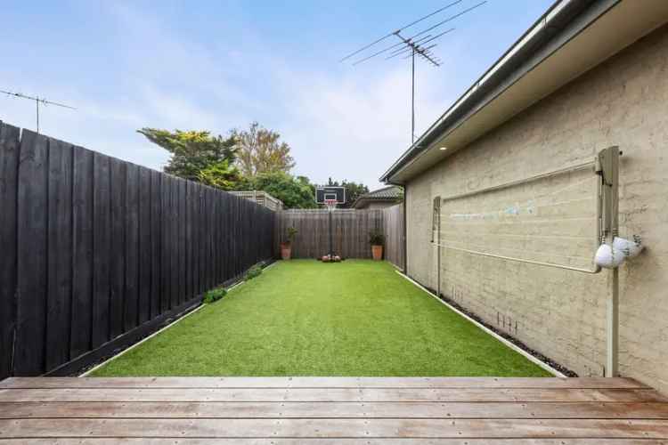 Spacious Mordialloc Villa Unit with Large Courtyard and Carport