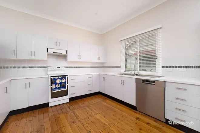 Spacious 4-Bedroom Home Near CBD