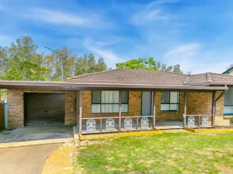 Lease Modern Brick Home in West Kempsey with Spacious Backyard