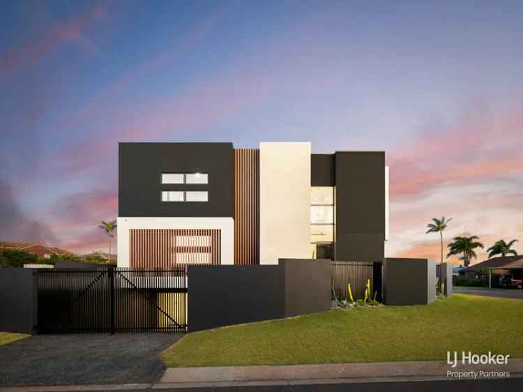 Luxury Tri Level Home in Robertson All Ensuite Bedrooms Underground Garage