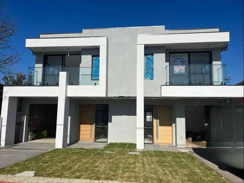 NEW DUPLEX IN PRIME LOCATION!