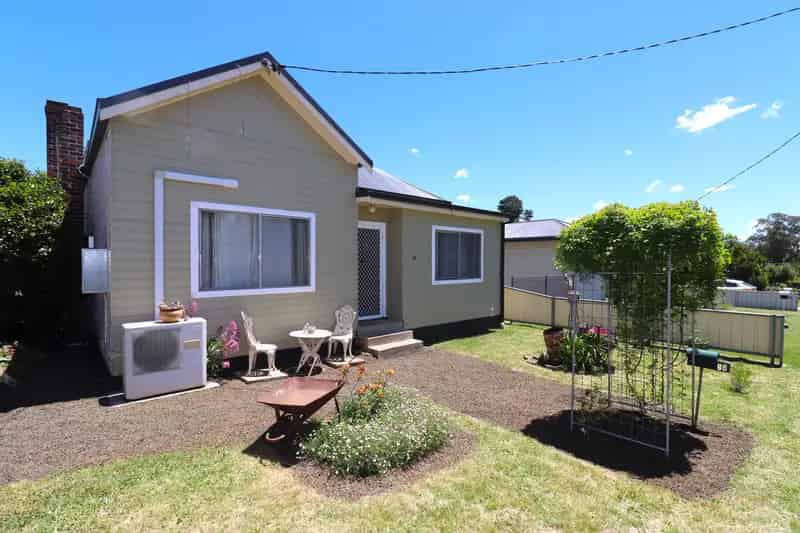 Buy Cottage in Ideal Location with Solar System and Spacious Living